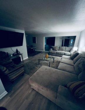Luxury Urban Oasis!15 Min From Downtown Cleveland